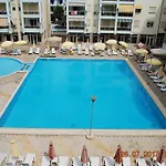 Apartment Arbi's Pool View