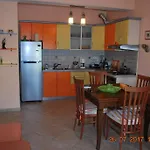 Arbi's Pool View Apartment