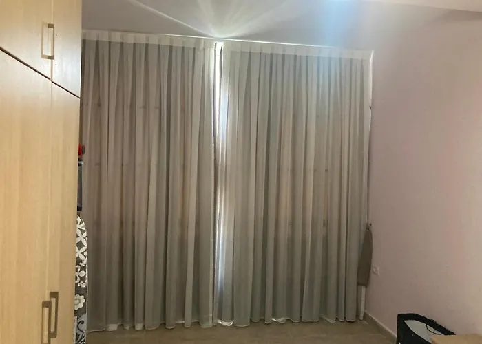 Arbi's Pool View דירה גולם