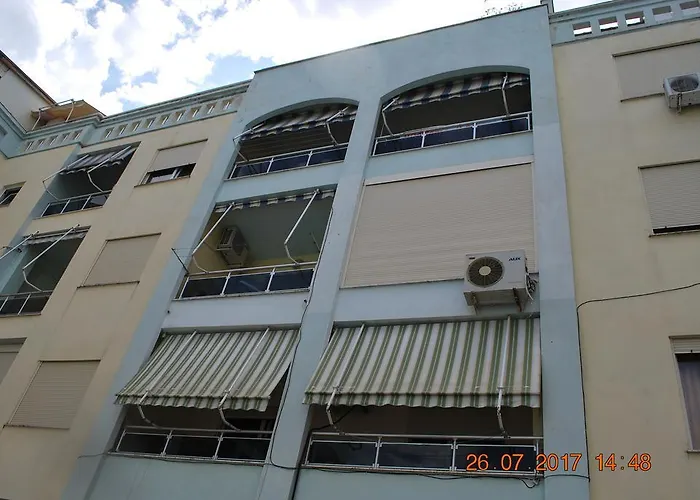 Arbi's Pool View Daire