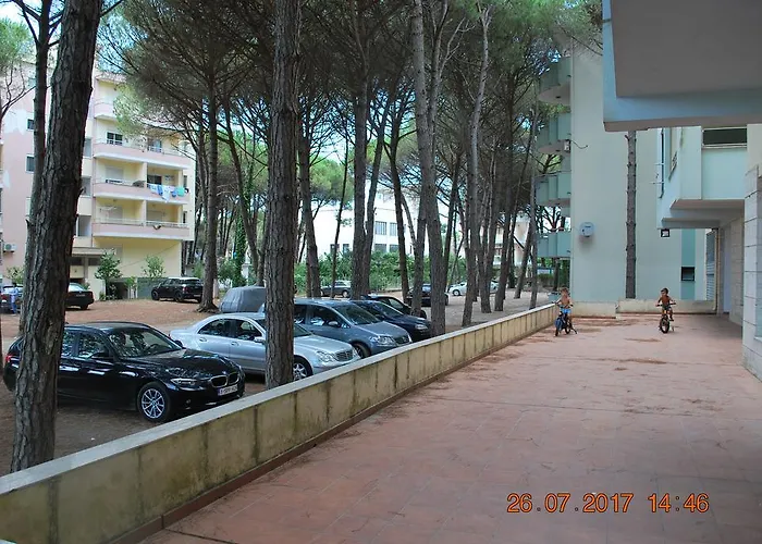 Daire Arbi's Pool View Golem (Tirana)