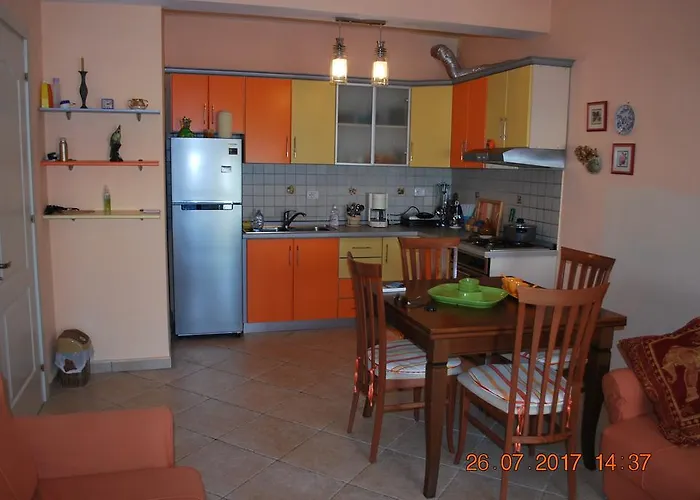 Arbi's Pool View דירה