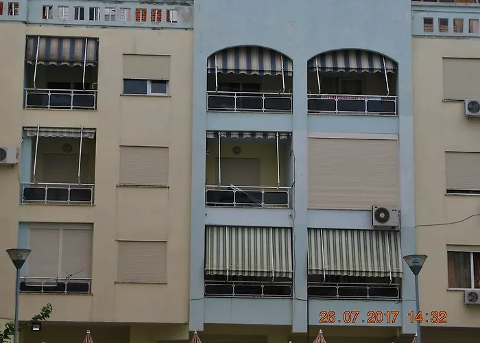 Arbi's Pool View Golem (Tirana)