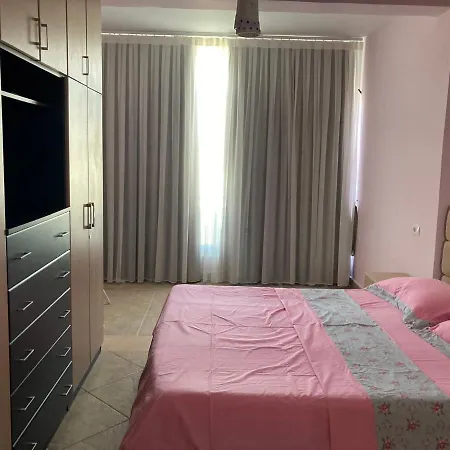 Arbi's Pool View Golem (Tirana)