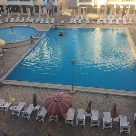 Arbi's Pool View *