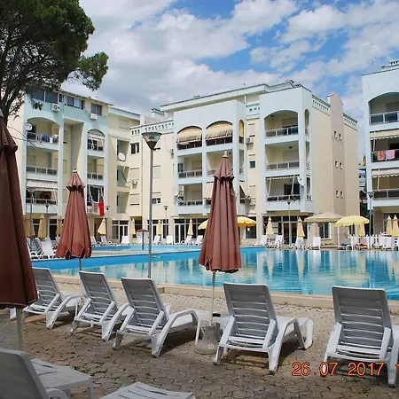 Arbi's Pool View