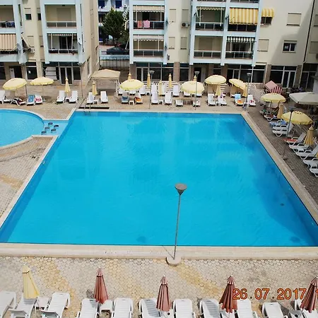 Daire Arbi's Pool View