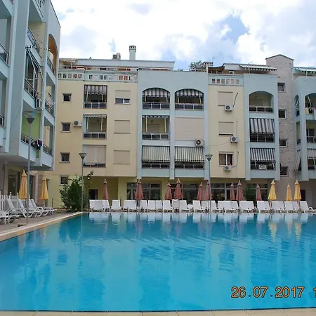 Apartmán Arbi's Pool View *