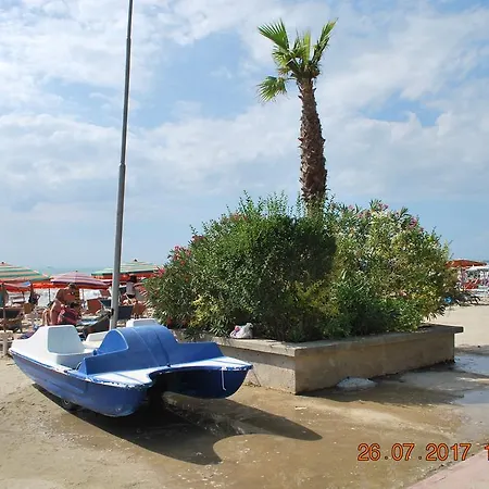 Arbi's Pool View Apartmán Golem (Tirana)
