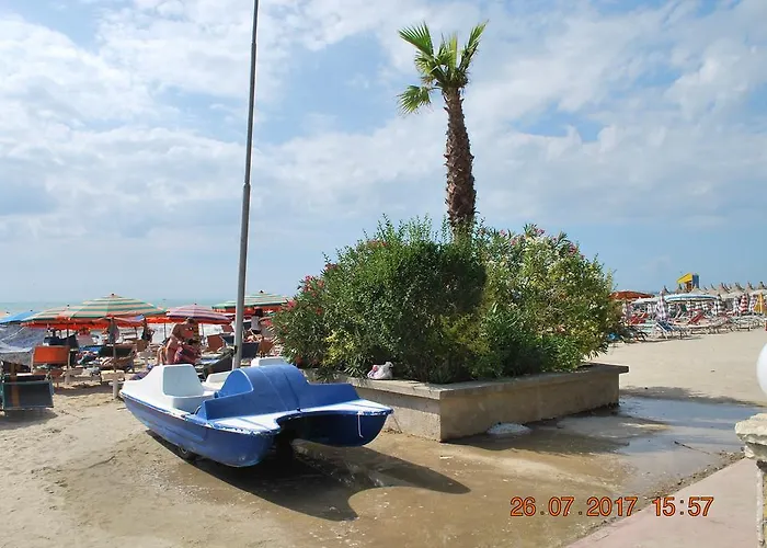 Arbi's Pool View Appartement Golem (Tirana)
